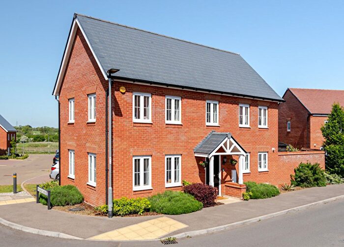4 Bedroom Detached House For Sale In Dragonfly Crescent, Biddenham, MK40