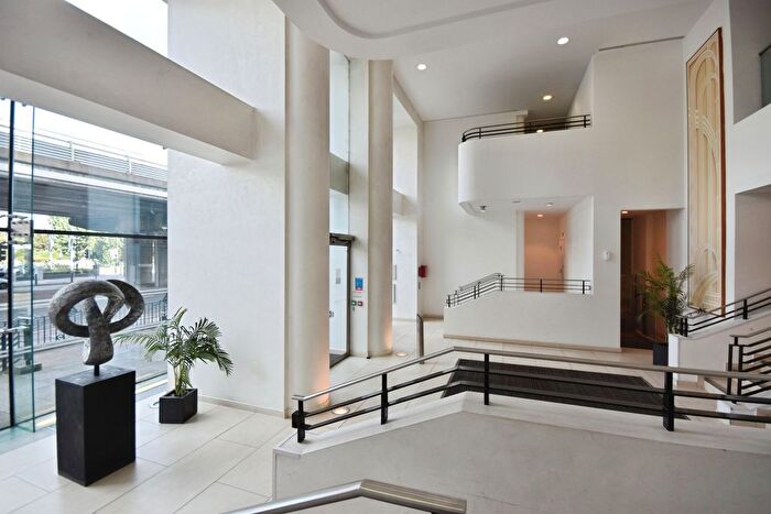 1 Bedroom Studio For Sale In Great West Road, Brentford, TW8