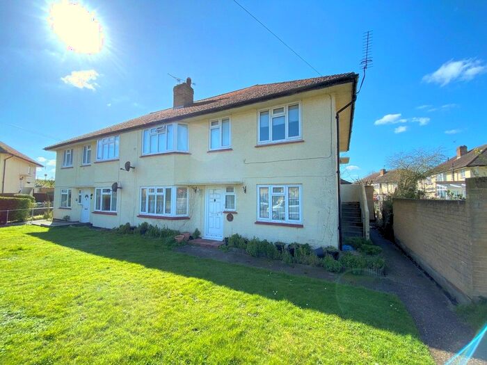 2 Bedroom Flat To Rent In Selwood Close, Stanwell, Staines, TW19