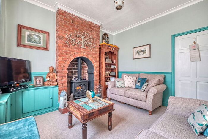 2 Bedroom Semi-Detached House For Sale In Lilley Lane, West Heath, Birmingham, B31