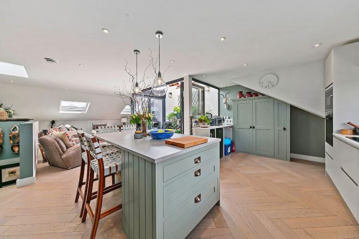 3 Bedroom Flat To Rent In Cresswell Road, Twickenham, TW1