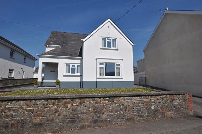 4 Bedroom Property For Sale In Llysonnen Road, Carmarthen, SA33