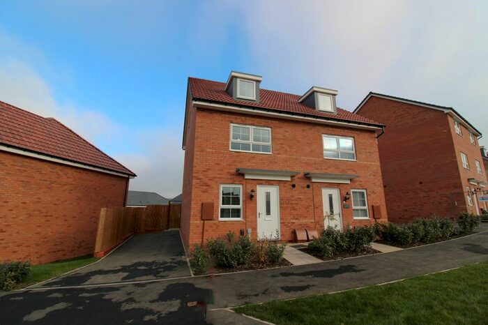 4 Bedroom Semi-Detached House To Rent In Clayhill Field, Wigston, LE18