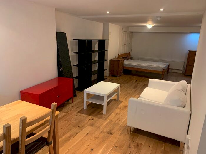 Studio To Rent In Chiswick High Road, London, W4