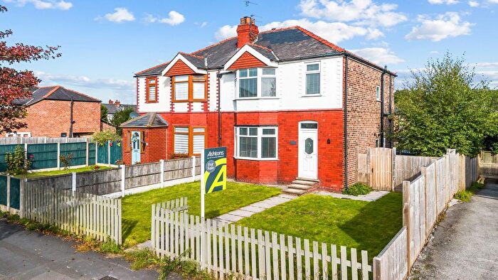 3 Bedroom Semi-detached House For Sale In Knutsford Road, Grappenhall, WA4