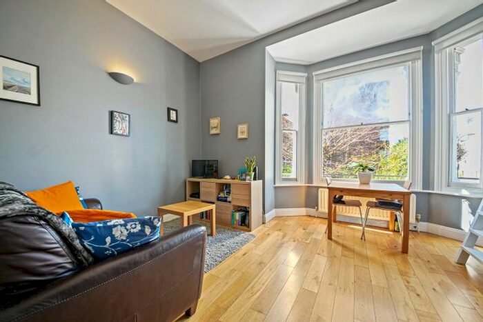 Studio To Rent In Loftus Road, London, W12