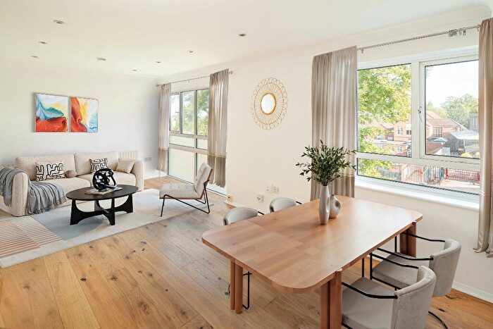 2 Bedroom Flat To Rent In Cypress Road, South Norwood, SE25
