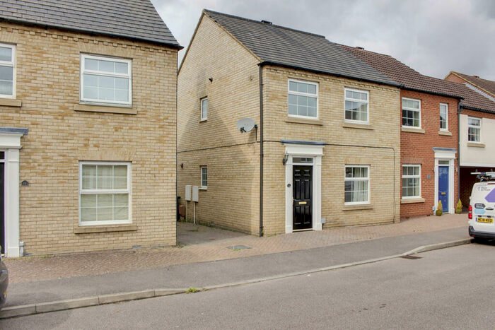3 Bedroom Semi-Detached House To Rent In Chesterfield Way, Eynesbury, PE19