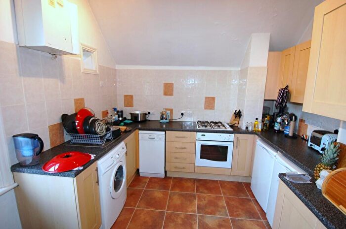 1 Bedroom Flat To Rent In Westwood Road, Windlesham, GU20