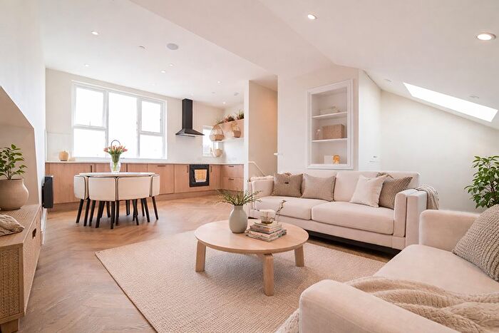 2 Bedroom Flat For Sale In Major Road, Canton, CF5