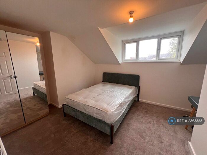 5 Bedroom Flat To Rent In Victoria Terrace, Leeds, LS3