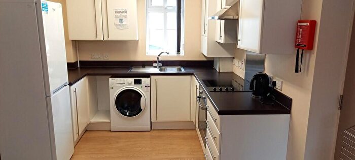 2 Bedroom Flat To Rent In Hawkins Road Unit, CV5