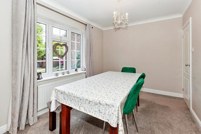 4 Bedroom Detached House For Sale In Cannock Close, Maidenhead, Berkshire, SL6
