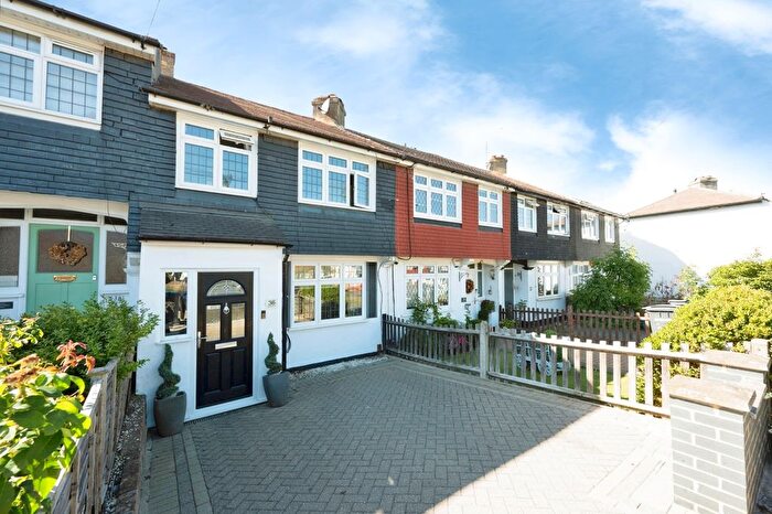 3 Bedroom Terraced House For Sale In Meadway, Surbiton, KT5