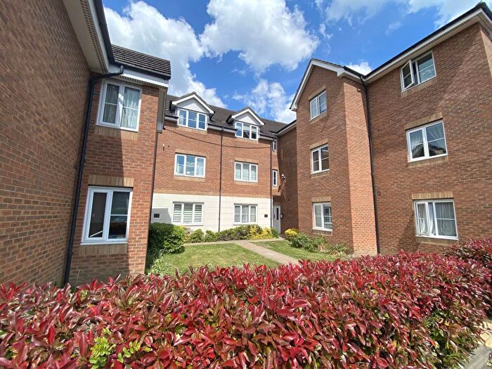 2 Bedroom Flat To Rent In Gateshead Road, Borehamwood, WD6