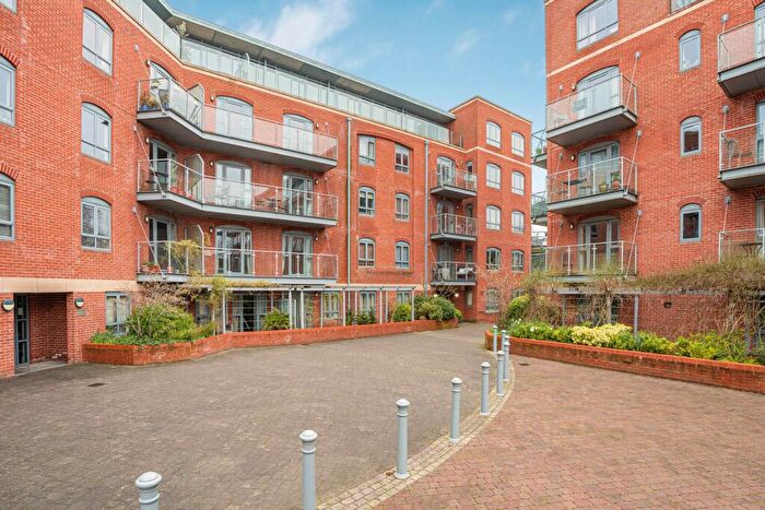 3 Bedroom Flat For Sale In Furnace House, Waterfront, OX2