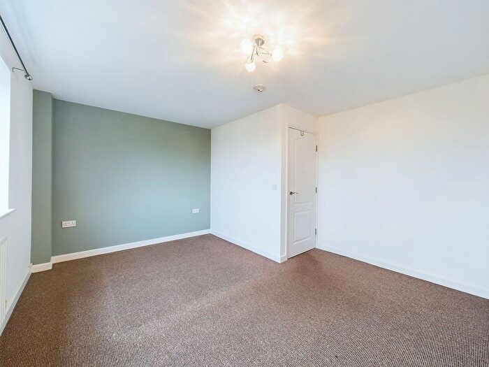 3 Bedroom Town House For Sale In Standhill Road, Carlton, Nottingham, NG4