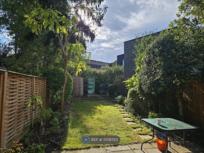 1 Bedroom Flat To Rent In Fairmount Road, London, SW2