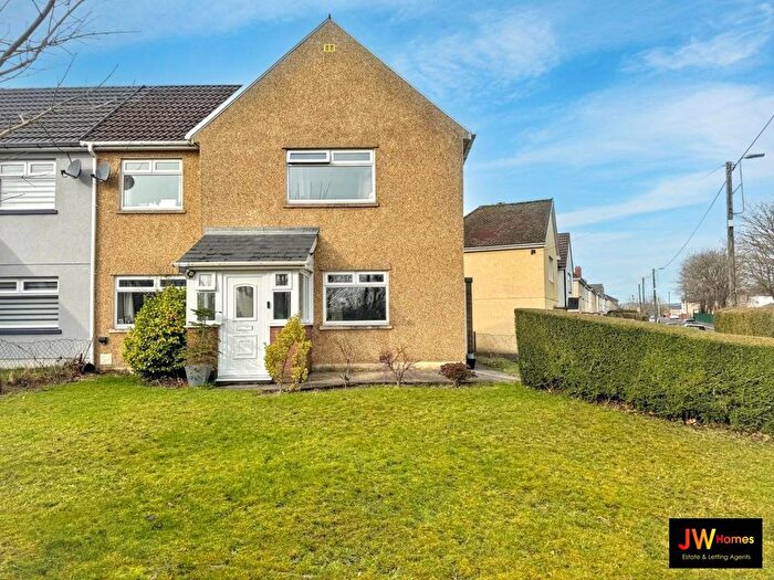 3 Bedroom Semi-Detached House For Sale In Bevan Crescent, Cefn Fforest, Blackwood, NP12