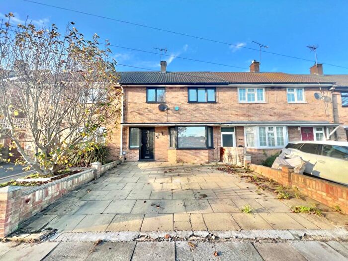 3 Bedroom Terraced House For Sale In Thrift Green, Brentwood, CM13