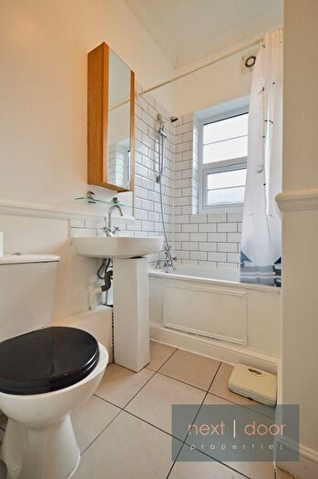2 Bedroom Flat To Rent In Camberwell New Road, Camberwell, SE5