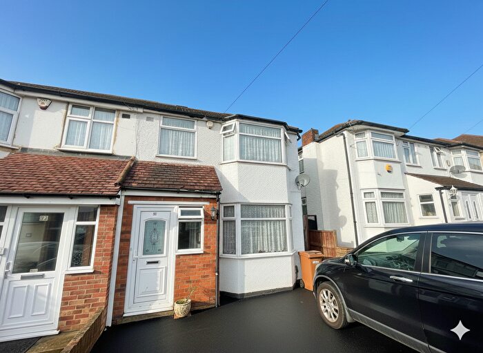 2 Bedroom Flat To Rent In Taunton Way, Stanmore, HA7