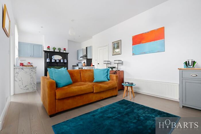 2 Bedroom Maisonette For Sale In Palmerston Road, Bowes Park, N22