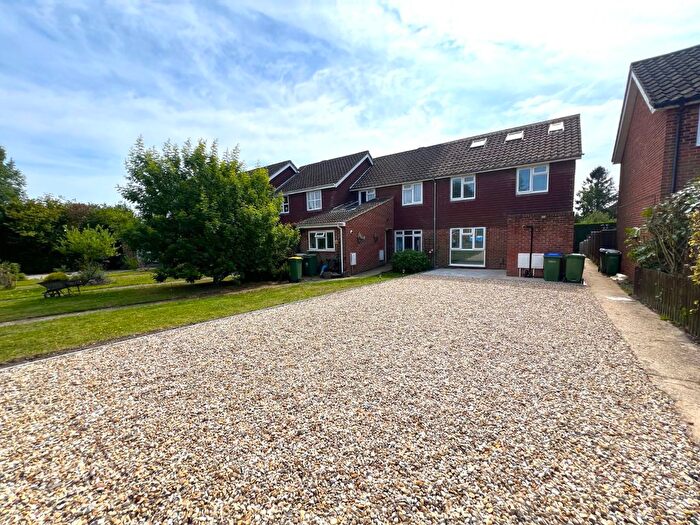 4 Bedroom End Of Terrace House To Rent In Garstons Close, Fareham, Hampshire, PO14