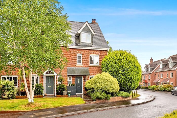4 Bedroom End Terrace House For Sale In Lapwing Way, Four Marks, GU34
