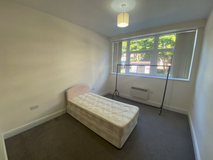 2 Bedroom Apartment To Rent In Electra House, SN1
