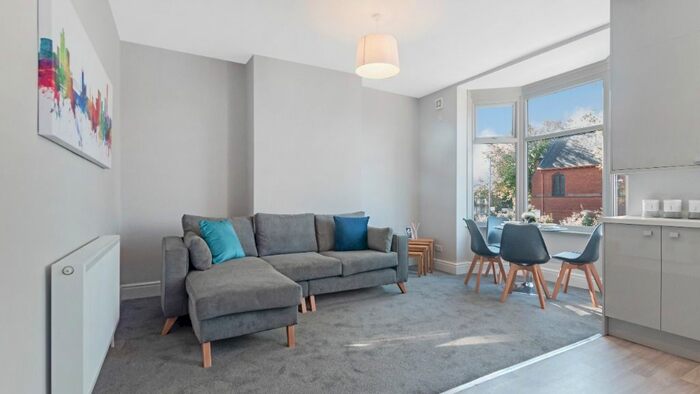 2 Bedroom Flat To Rent In Mauldeth Road, Withington, Manchester, M20