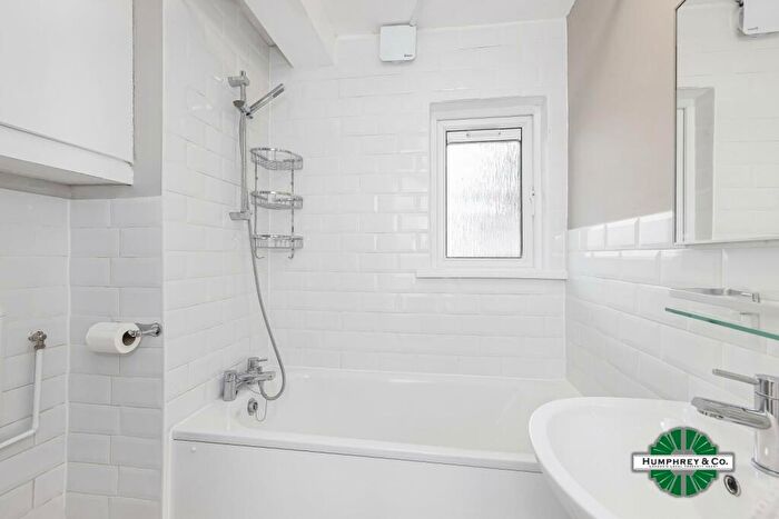 1 Bedroom Flat To Rent In Lea Hall Road. Leyton, E10