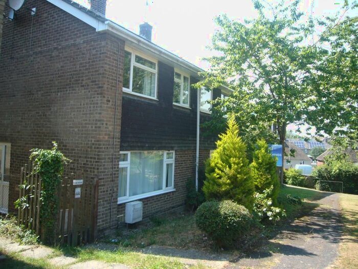 3 Bedroom Semi-Detached House To Rent In Farmers Close, Witney, Oxfordshire, OX28