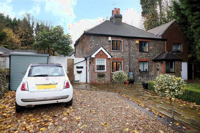 1 Bedroom Semi-Detached House To Rent In Yew Tree Cottage, Brighton Road, Coulsdon, CR5