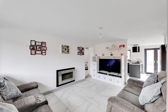4 Bedroom Detached House For Sale In Chaffinch Drive, Kidderminster, Worcestershire, DY10