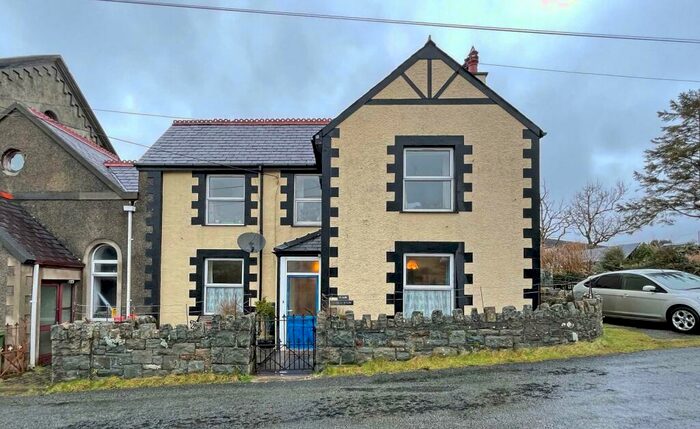 3 Bedroom Semi-Detached House For Sale In Deiniolen, Caernarfon, Gwynedd, LL55