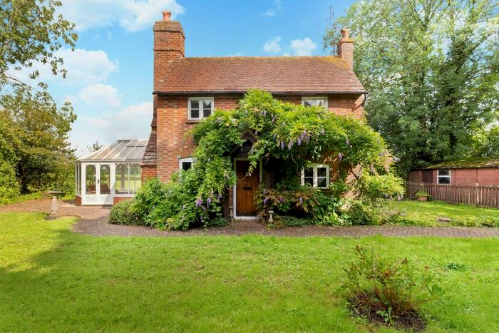 3 Bedroom Detached House To Rent In Dean Oak Lane, RH2