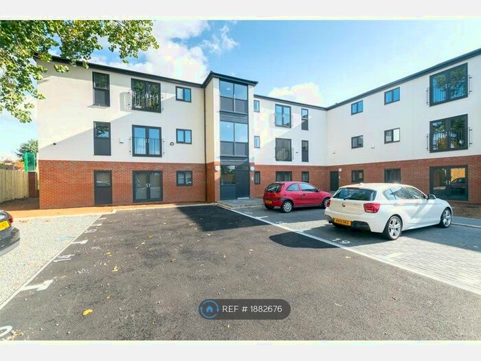 2 Bedroom Flat To Rent In Trinity Court, Leeds, LS9