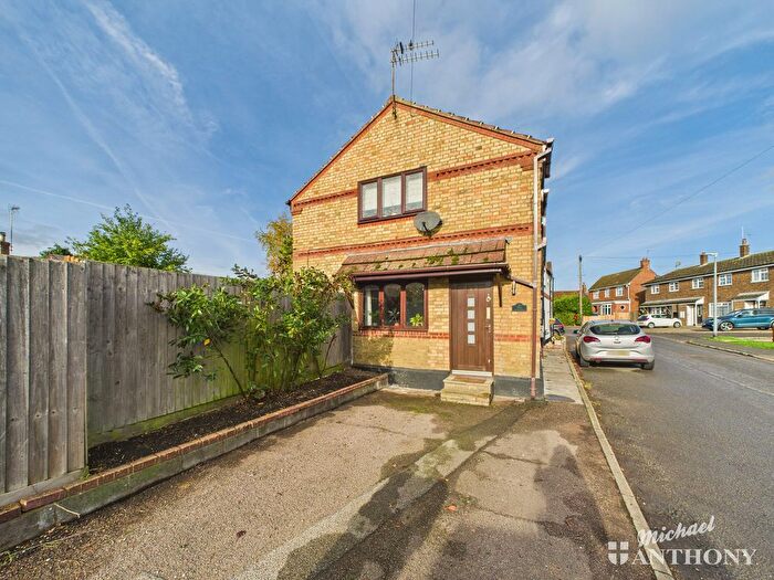 1 Bedroom Flat For Sale In The Old Chapel, Church Road, Slapton, Leighton Buzzard, Bedfordshire, LU7