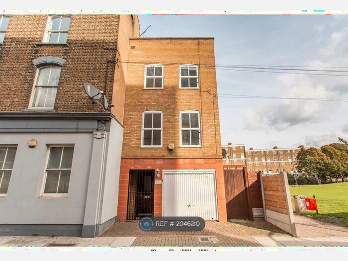 3 Bedroom Semi-Detached House To Rent In Furze Street, London, E3