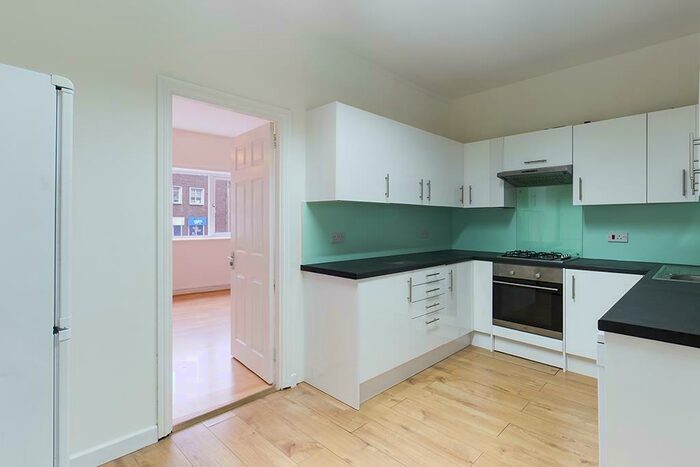 2 Bedroom Flat To Rent In High Street, Southampton, SO14