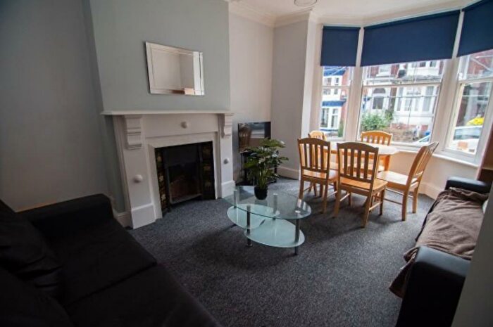 6 Bedroom Terraced House To Rent In Rossington Road, Sheffield, S11