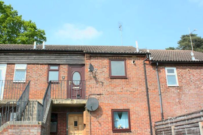1 Bedroom Flat To Rent In Brooklands Road, Crawley, RH11