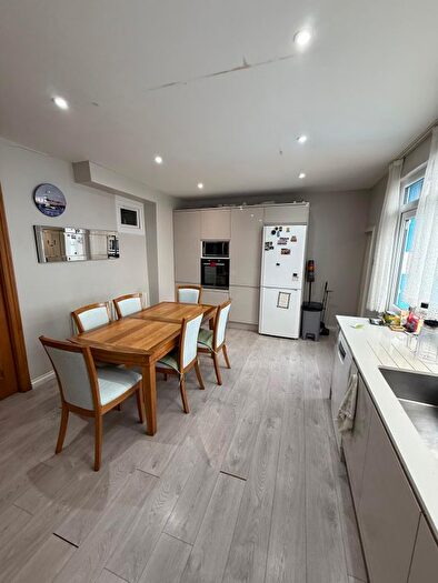 4 Bedroom Terraced House To Rent In London, N13