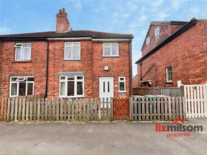 2 Bedroom Semi-Detached House For Sale In Vicarage Road, Swadlincote, DE11