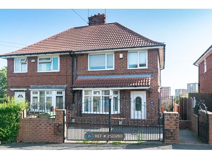 3 Bedroom Semi-Detached House To Rent In Foundry Avenue, Leeds, LS8
