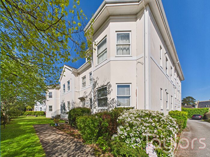 2 Bedroom Flat For Sale In Grosvenor Road, Paignton, TQ4