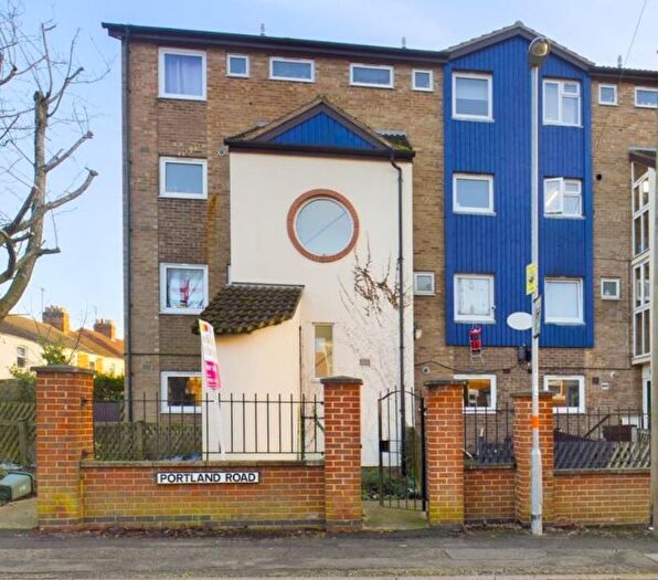 3 Bedroom Flat To Rent In Flat, Cromwell Court, Cromwell Road, Rushden, NN10