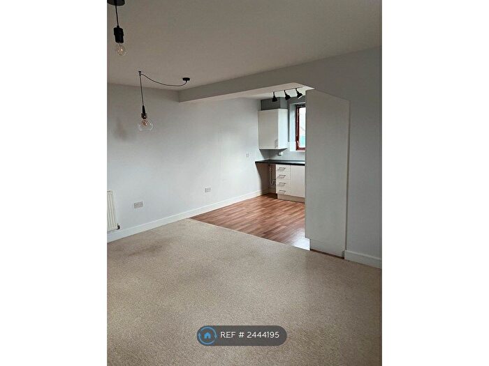 2 Bedroom Flat To Rent In Abberley Wood, Great Shelford, CB22