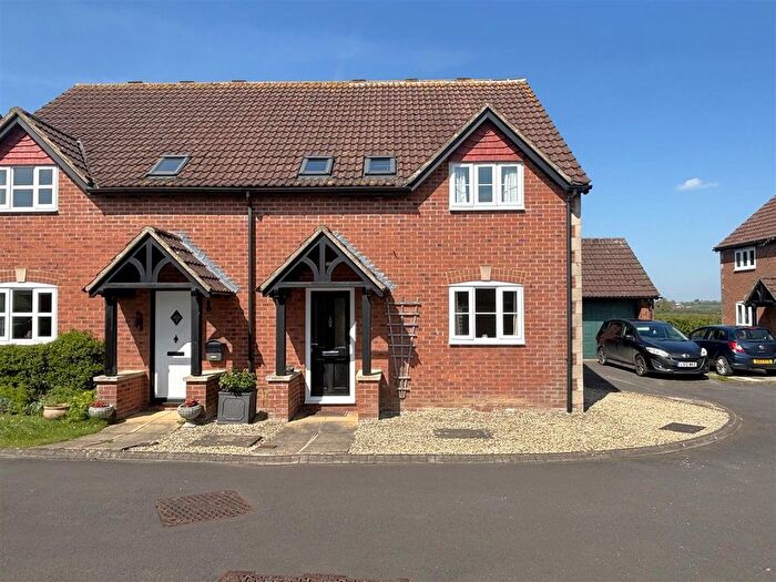 3 Bedroom Semi-Detached House For Sale In Chestnut Drive, Bulkington, Devizes, SN10
